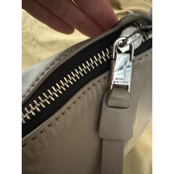 Marc Jacobs The Pushlock Mini Hobo Cement Soft Leather - Picture 3 of 10